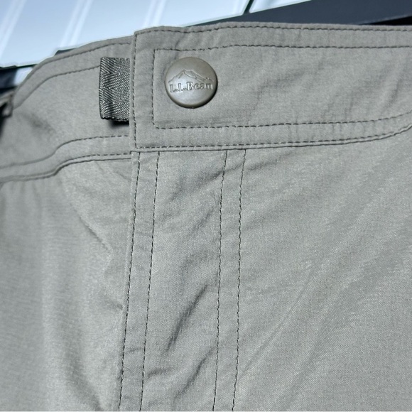 L.L. Bean Men's XL Cargo Pants Patch Secured zipper Pocket Elastic Waist - Picture 3 of 12